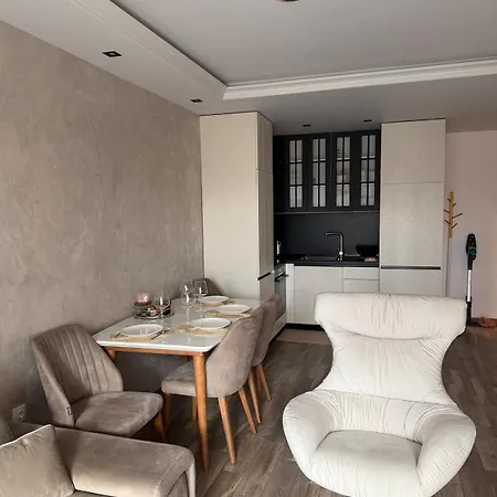 شقة Sunny Flat Near The & Pool View