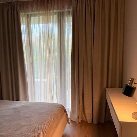 شقة Sunny Flat Near The & Pool View