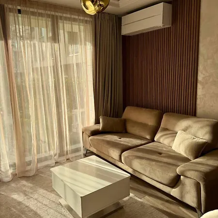Sunny Flat Near The & Pool View * سينتس قسطنطين وهيلينا